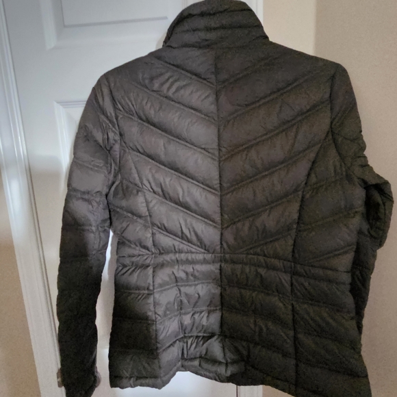 Ladies Michael Kors puffer jacket - Picture 2 of 4